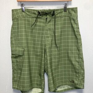 The North Face Men’s Green Checked Acitvewear Outdoor Board Shorts 3223